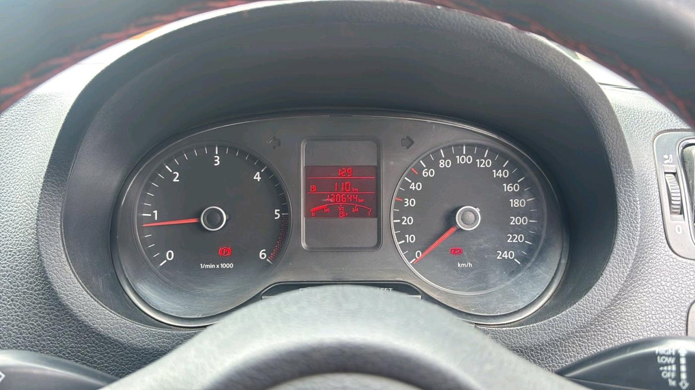2013 Volkswagen Polo COMFORTLINE 1.2L, Diesel, Manual, 1,80,000 km, interior