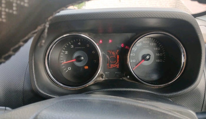 2018 Mahindra TUV300 T10 DUAL TONE, Diesel, Manual, 85,042 km, interior