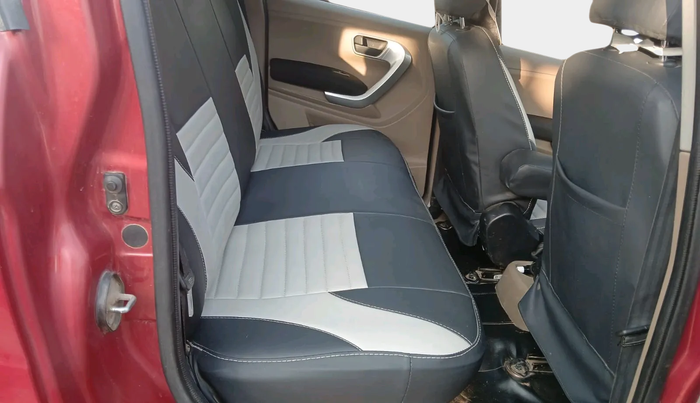 2018 Mahindra TUV300 T10 DUAL TONE, Diesel, Manual, 85,042 km, interior