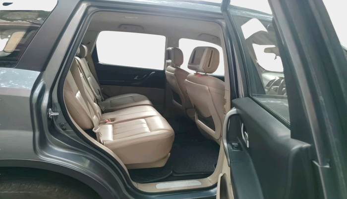 2017 Mahindra XUV500 W6, Diesel, Manual, 88,634 km, interior