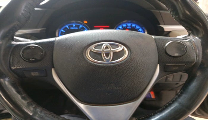 2015 Toyota Corolla Altis GL PETROL, Petrol, Manual, 1,28,122 km, interior