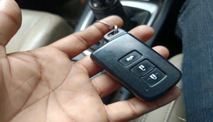 2015 Toyota Corolla Altis GL PETROL, Petrol, Manual, 1,28,122 km, interior