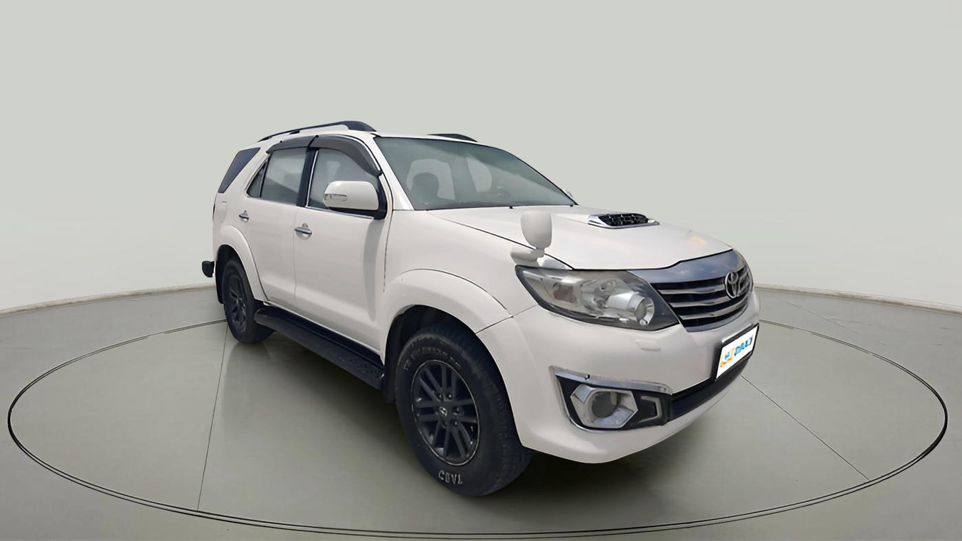 2015 Toyota Fortuner 3.0 4X2 AT, Diesel, Automatic, 2,94,000 km, exterior