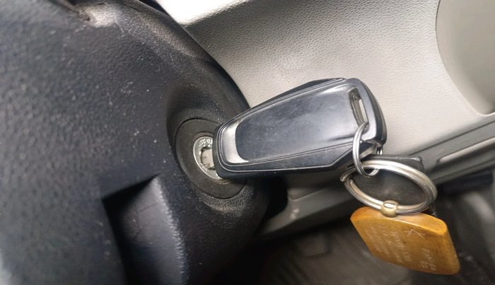 2016 Mahindra Kuv100 K4 6 STR, Petrol, Manual, 32,398 km, interior