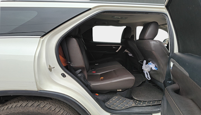 2019 Toyota Fortuner 2.8 4X2 AT, Diesel, Automatic, 1,53,984 km, interior