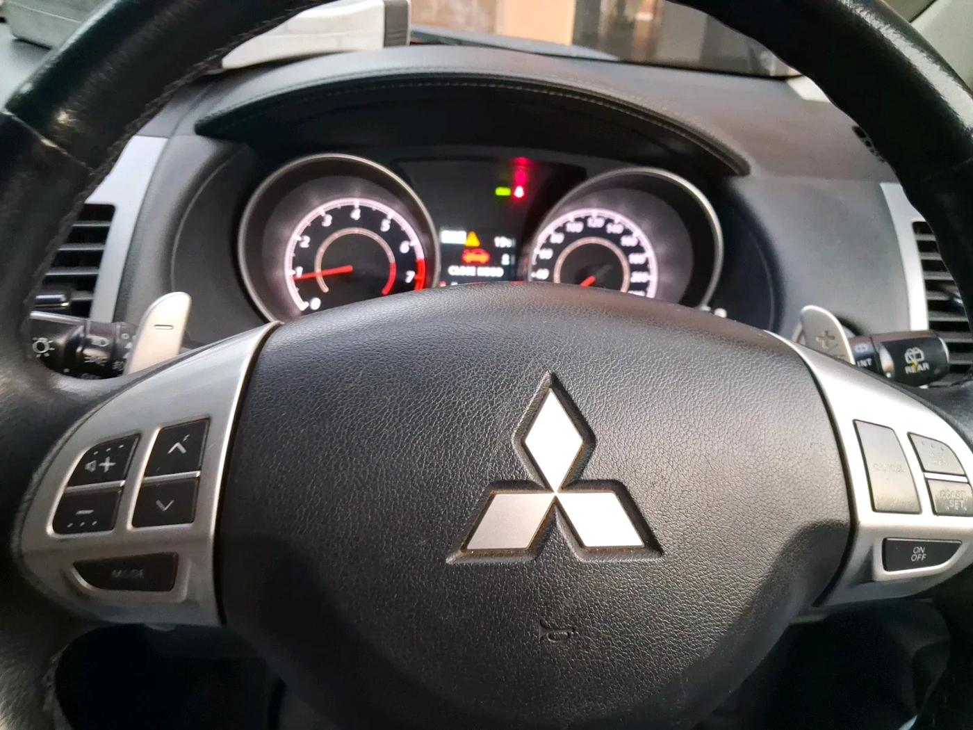 2011 Mitsubishi Outlander 2.4 MIVEC, Petrol, Automatic, 1,05,175 km, interior
