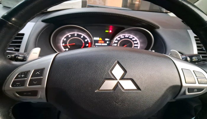 2011 Mitsubishi Outlander 2.4 MIVEC, Petrol, Automatic, 1,05,175 km, interior