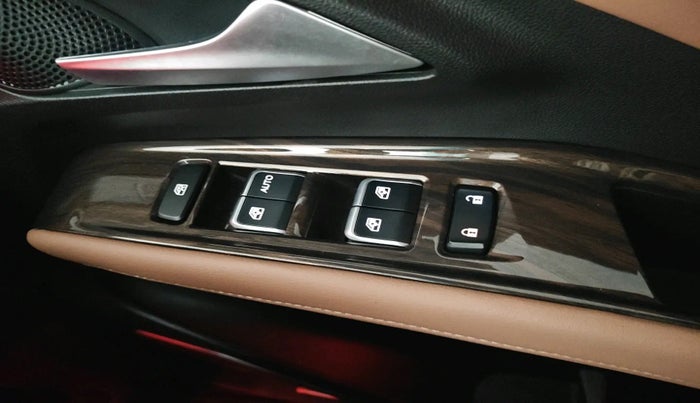 2024 MG HECTOR PLUS SAVVY PRO 1.5 TURBO CVT 6 STR, Petrol, Automatic, 1,616 km, interior