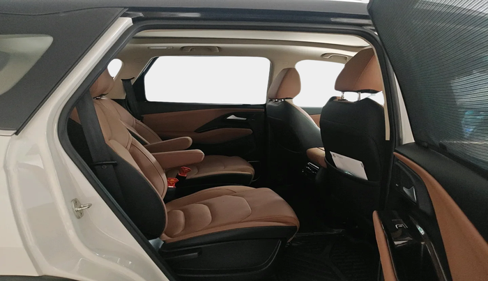 2024 MG HECTOR PLUS SAVVY PRO 1.5 TURBO CVT 6 STR, Petrol, Automatic, 1,616 km, interior