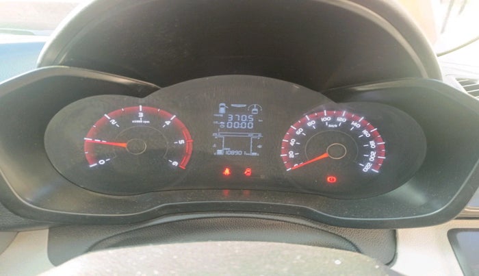 2019 Mahindra XUV300 W6 1.5 DIESEL, Diesel, Manual, 1,08,901 km, interior