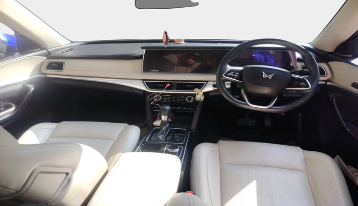 2022 Mahindra XUV700 AX 7 LUXURY D AT 7 STR, Diesel, Automatic, 30,874 km, interior