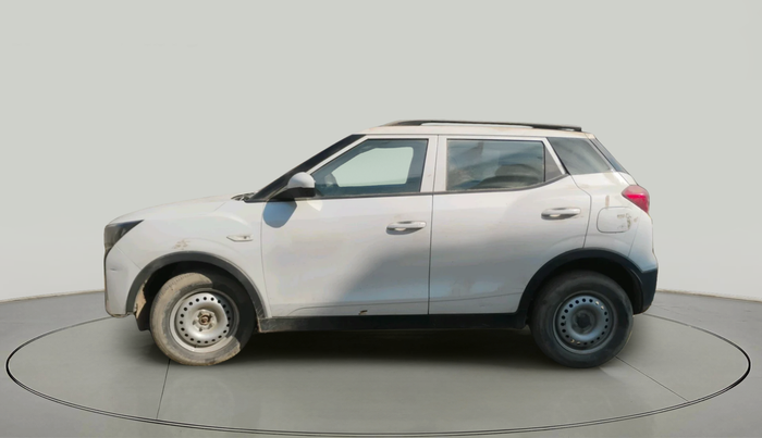 2023 Mahindra XUV300 W4 1.2 PETROL, Petrol, Manual, 25,823 km, exterior