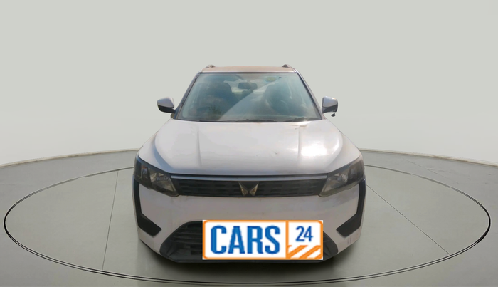 2023 Mahindra XUV300 W4 1.2 PETROL, Petrol, Manual, 25,823 km, exterior