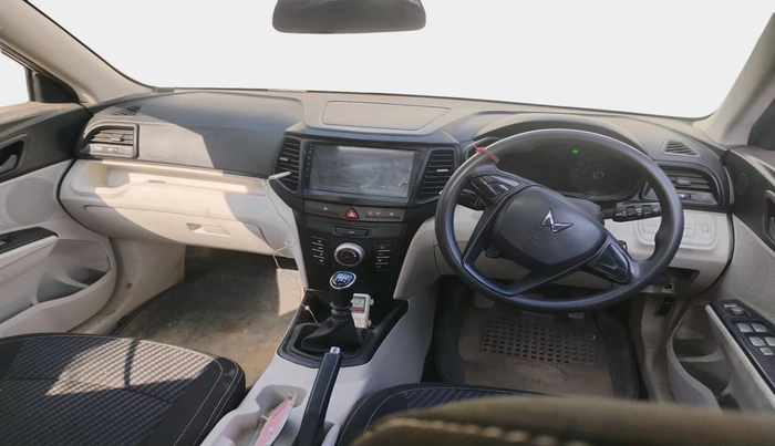 2023 Mahindra XUV300 W4 1.2 PETROL, Petrol, Manual, 25,823 km, interior