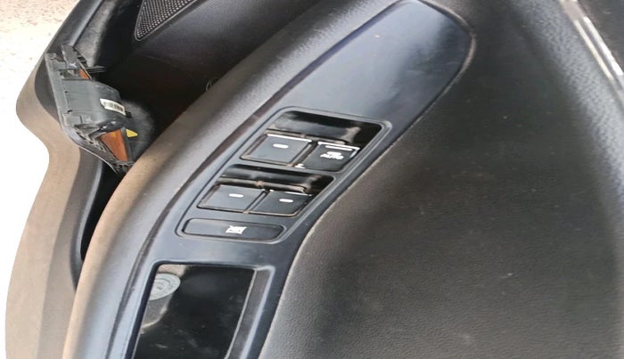 2016 Hyundai i20 Active 1.4 SX, Diesel, Manual, 1,46,000 km, interior