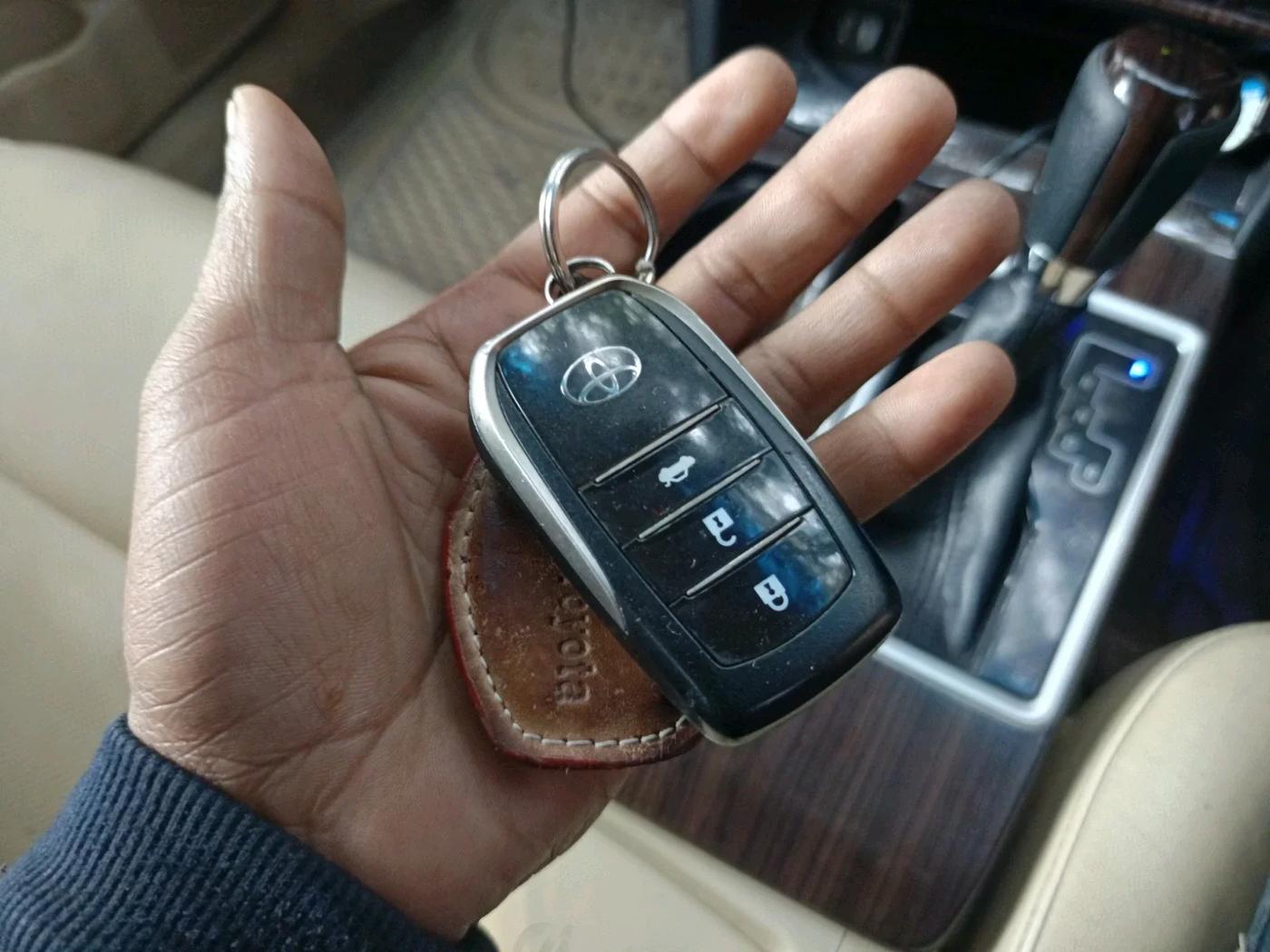 2017 Toyota Camry HYBRID, Hybrid, Automatic, 82,359 km, interior