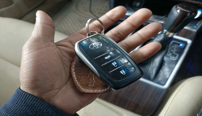 2017 Toyota Camry HYBRID, Hybrid, Automatic, 80,803 km, interior