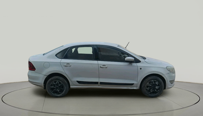 2013 Skoda Rapid AMBITION 1.6 MPI MT, Petrol, Manual, 73,423 km, exterior