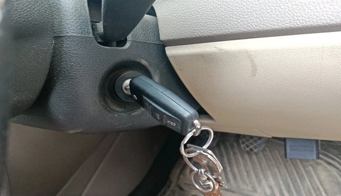 2013 Skoda Rapid AMBITION 1.6 MPI MT, Petrol, Manual, 73,423 km, interior