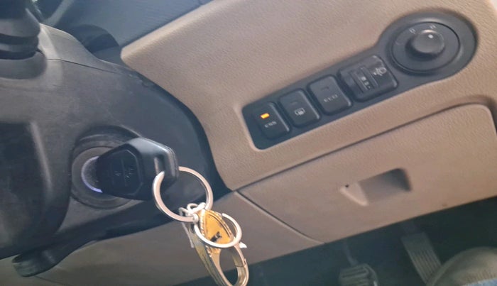 2018 Mahindra TUV300 T8, Diesel, Manual, 41,256 km, interior