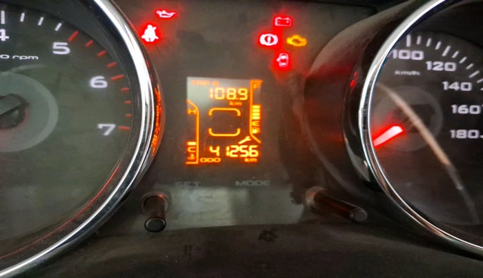 2018 Mahindra TUV300 T8, Diesel, Manual, 41,256 km, interior