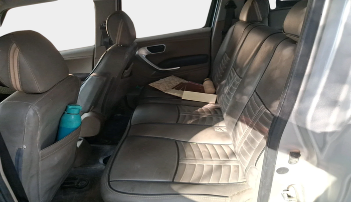 2018 Mahindra TUV300 T8, Diesel, Manual, 41,256 km, interior