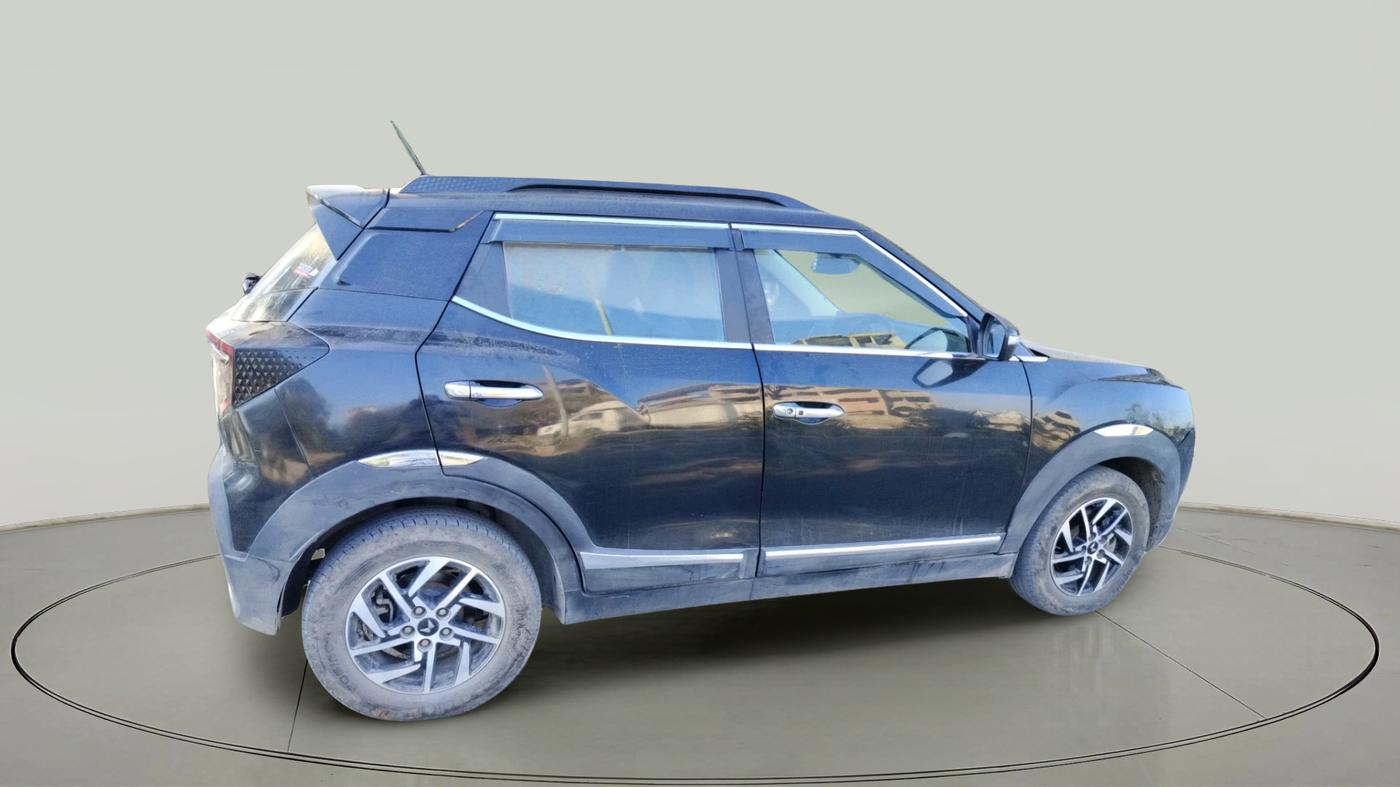 2025 Mahindra XUV 3XO AX5 1.2 L TCMPFi, Petrol, Manual, 29,581 km, exterior