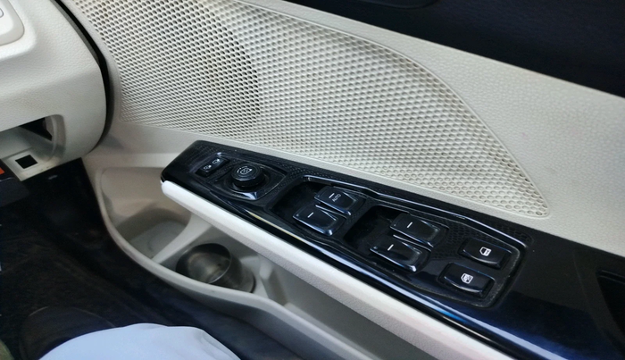 2025 Mahindra XUV 3XO AX5 1.2 L TCMPFi, Petrol, Manual, 29,581 km, interior