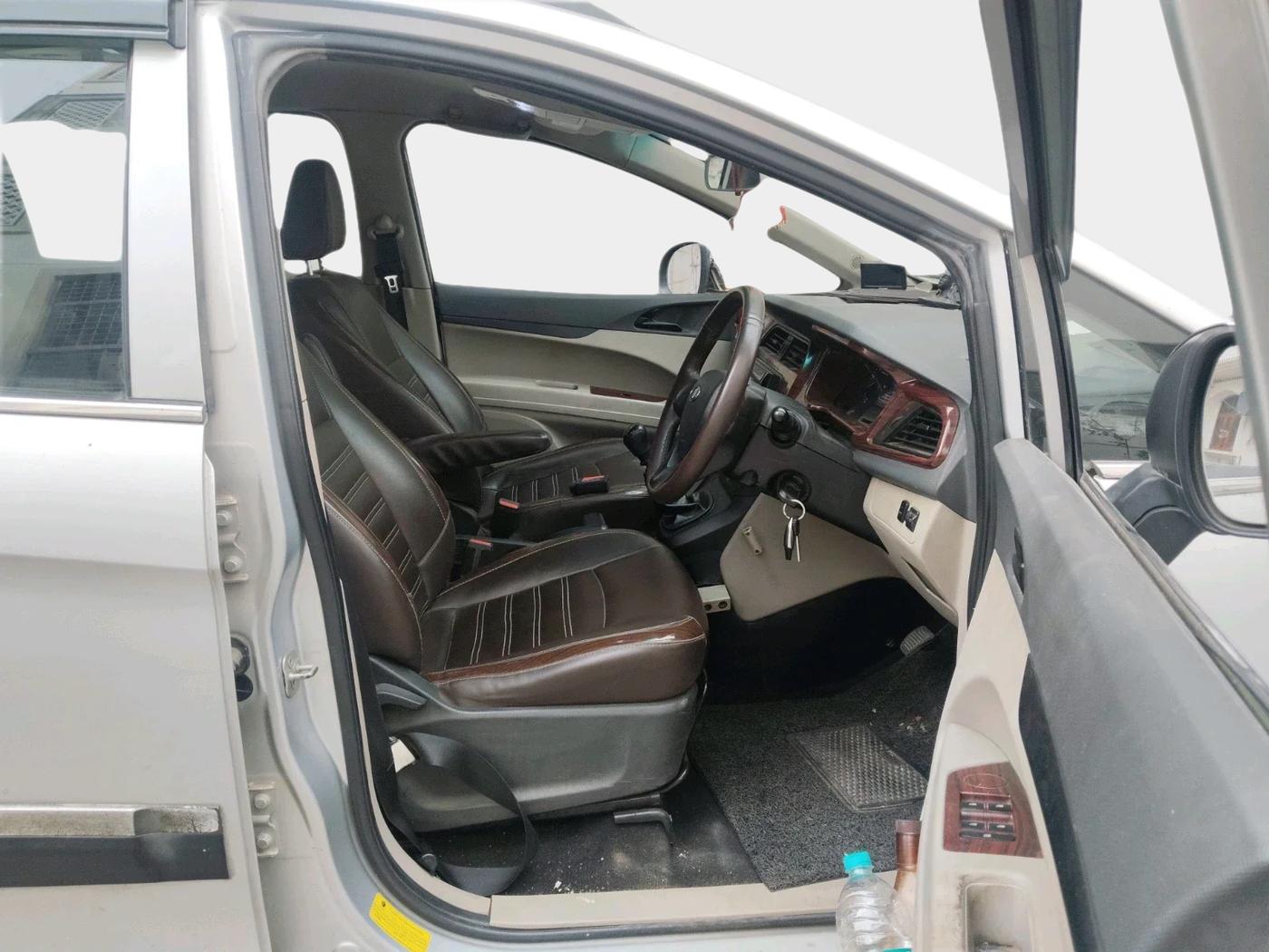 2018 Mahindra MARAZZO M2 7STR, Diesel, Manual, 1,19,943 km, interior