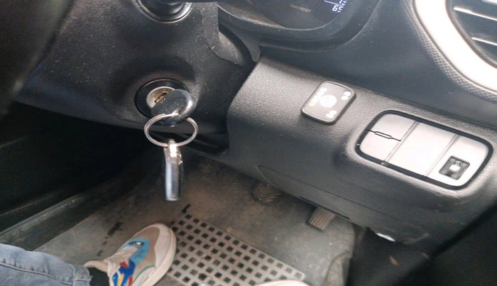 2021 Hyundai VENUE E 1.2, Petrol, Manual, 65,602 km, interior