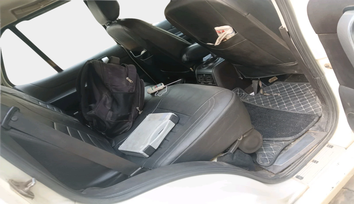 2018 Tata Safari Storme 2.2 EX 4X2, Diesel, Manual, 1,52,064 km, interior