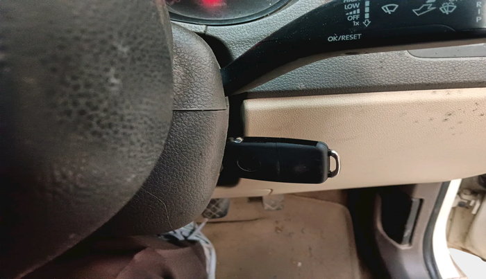 2011 Volkswagen Vento HIGHLINE 1.6 MPI, Petrol, Manual, 1,19,618 km, interior