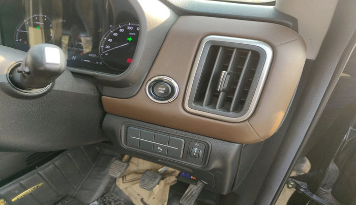 2024 Mahindra SCORPIO-N Z8 DIESEL MT 2WD 7 STR, Diesel, Manual, 30,057 km, interior