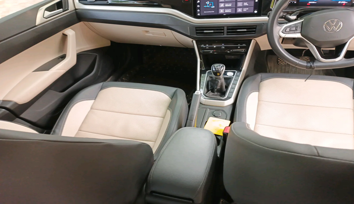 2022 Volkswagen VIRTUS TOPLINE TSI 1.0 MT, Petrol, Manual, 30,038 km, interior