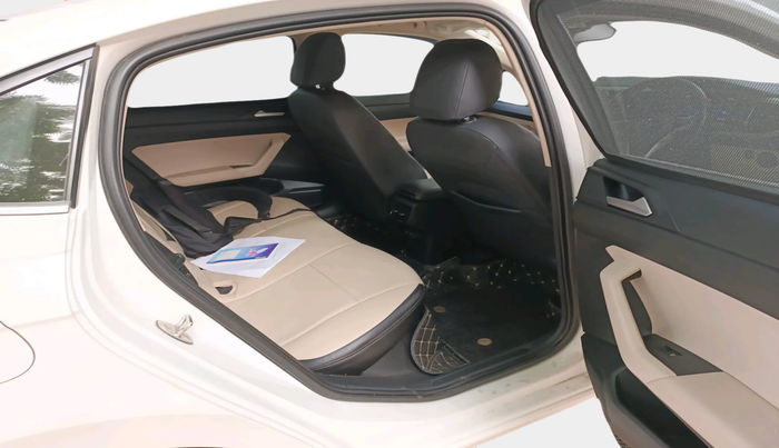 2022 Volkswagen VIRTUS TOPLINE TSI 1.0 MT, Petrol, Manual, 30,038 km, interior