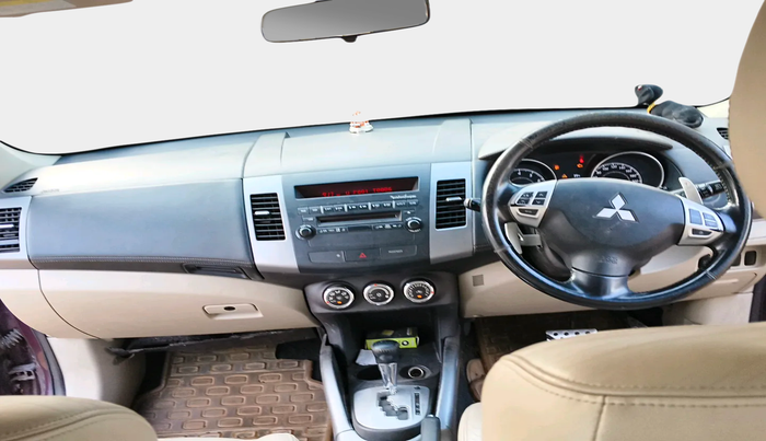 2010 Mitsubishi Outlander 2.4 MIVEC, Petrol, Automatic, 64,554 km, interior