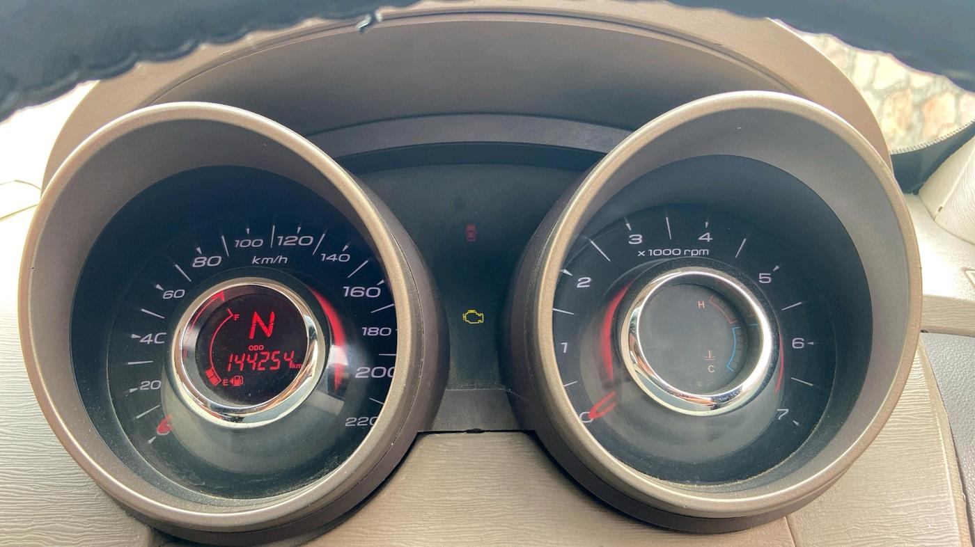 2012 Mahindra XUV500 W8, Diesel, Manual, 1,44,254 km, interior