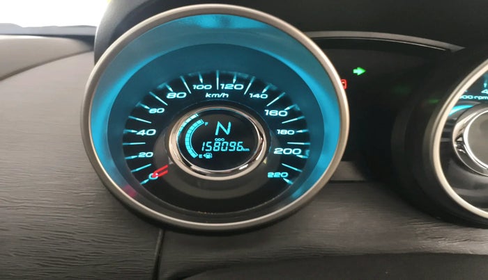 2019 Mahindra XUV500 W7, Diesel, Manual, 1,58,096 km, interior