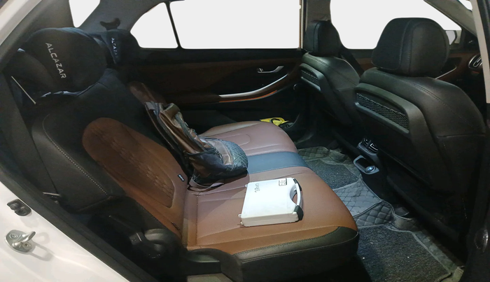 2023 Hyundai ALCAZAR 2.0 SIGNATURE (O) AT 7STR, Petrol, Automatic, 16,090 km, interior
