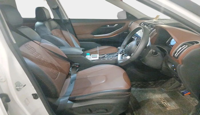 2023 Hyundai ALCAZAR 2.0 SIGNATURE (O) AT 7STR, Petrol, Automatic, 16,090 km, interior