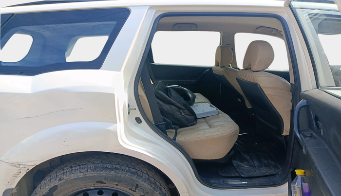 2019 Mahindra XUV500 W5, Diesel, Manual, 1,95,448 km, interior