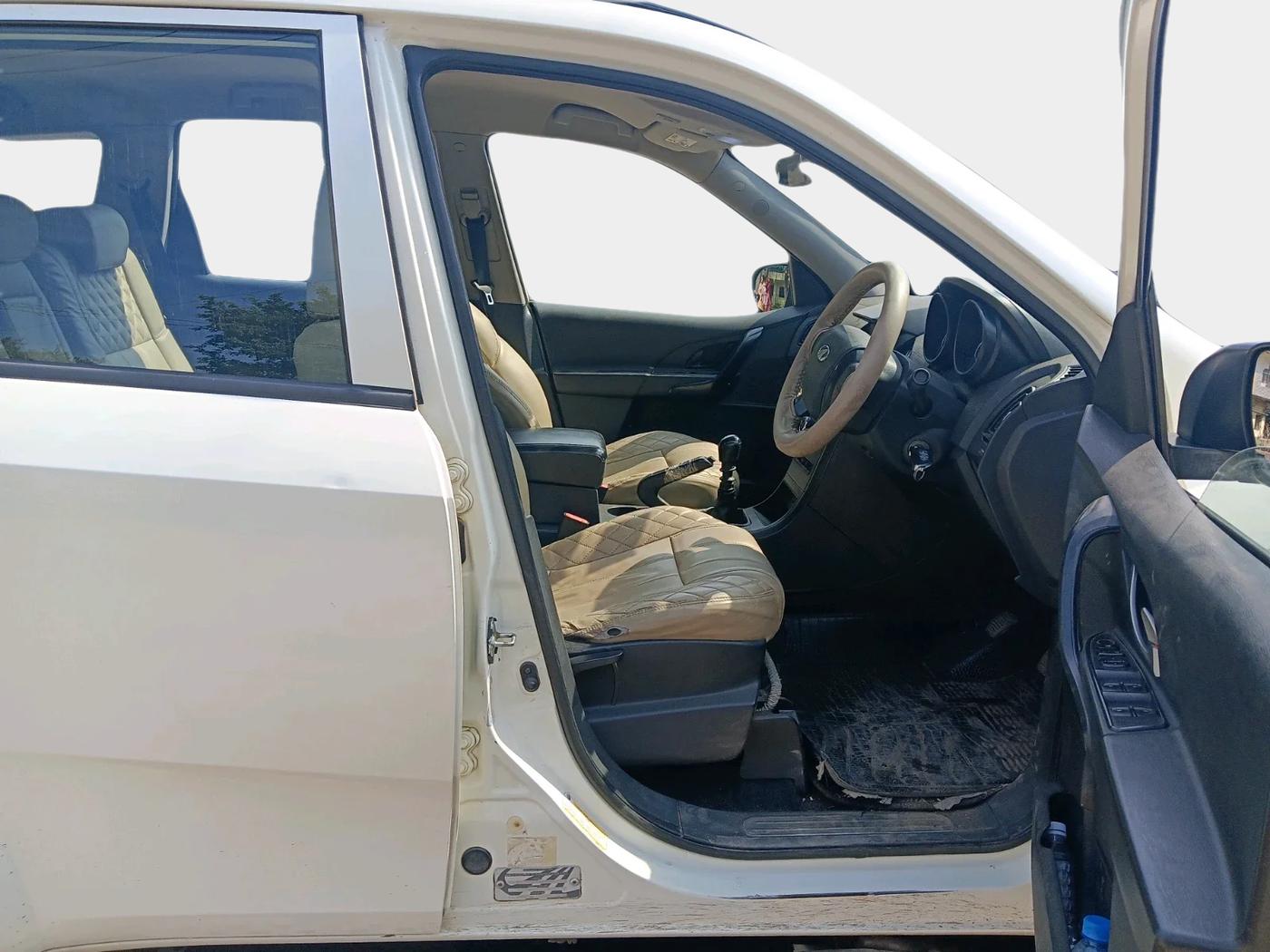 2019 Mahindra XUV500 W5, Diesel, Manual, 1,95,448 km, interior