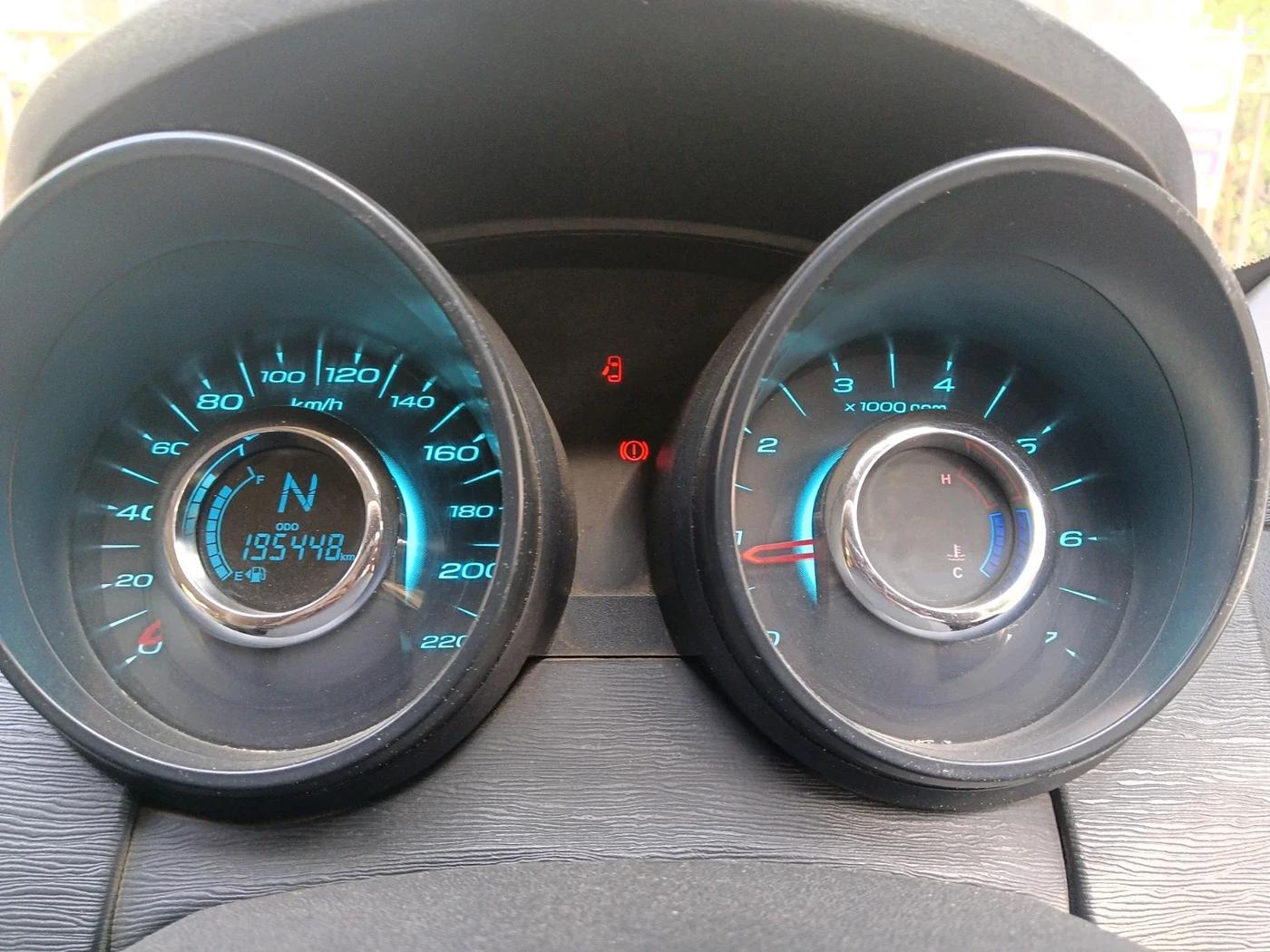 2019 Mahindra XUV500 W5, Diesel, Manual, 1,95,448 km, interior