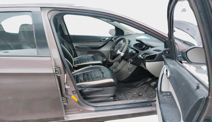 2018 Tata Tiago XZ PETROL, Petrol, Manual, 1,15,853 km, interior