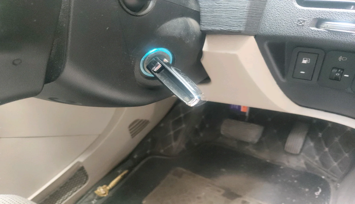 2017 Mahindra XUV500 W6 AT 1.99, Diesel, Automatic, 1,16,700 km, interior