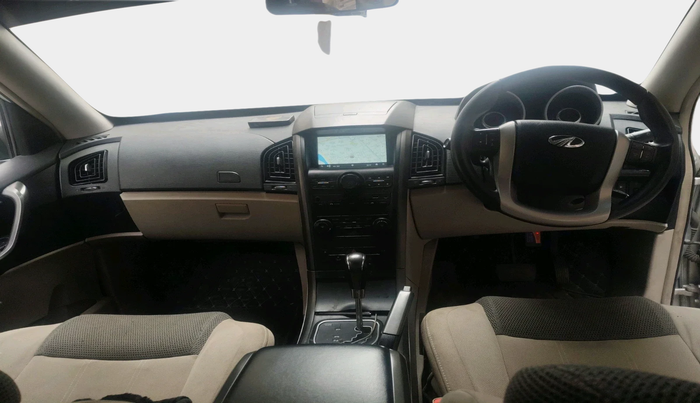 2017 Mahindra XUV500 W6 AT 1.99, Diesel, Automatic, 1,16,700 km, interior
