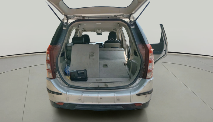 2016 Mahindra XUV500 W6, Diesel, Manual, 1,06,399 km, exterior
