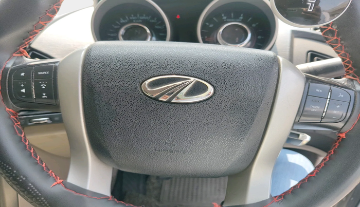 2016 Mahindra XUV500 W6, Diesel, Manual, 1,06,399 km, interior