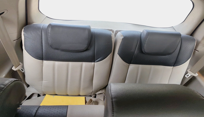 2016 Mahindra XUV500 W6, Diesel, Manual, 1,06,399 km, interior