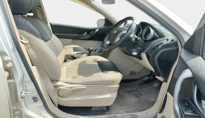 2016 Mahindra XUV500 W6, Diesel, Manual, 1,06,399 km, interior